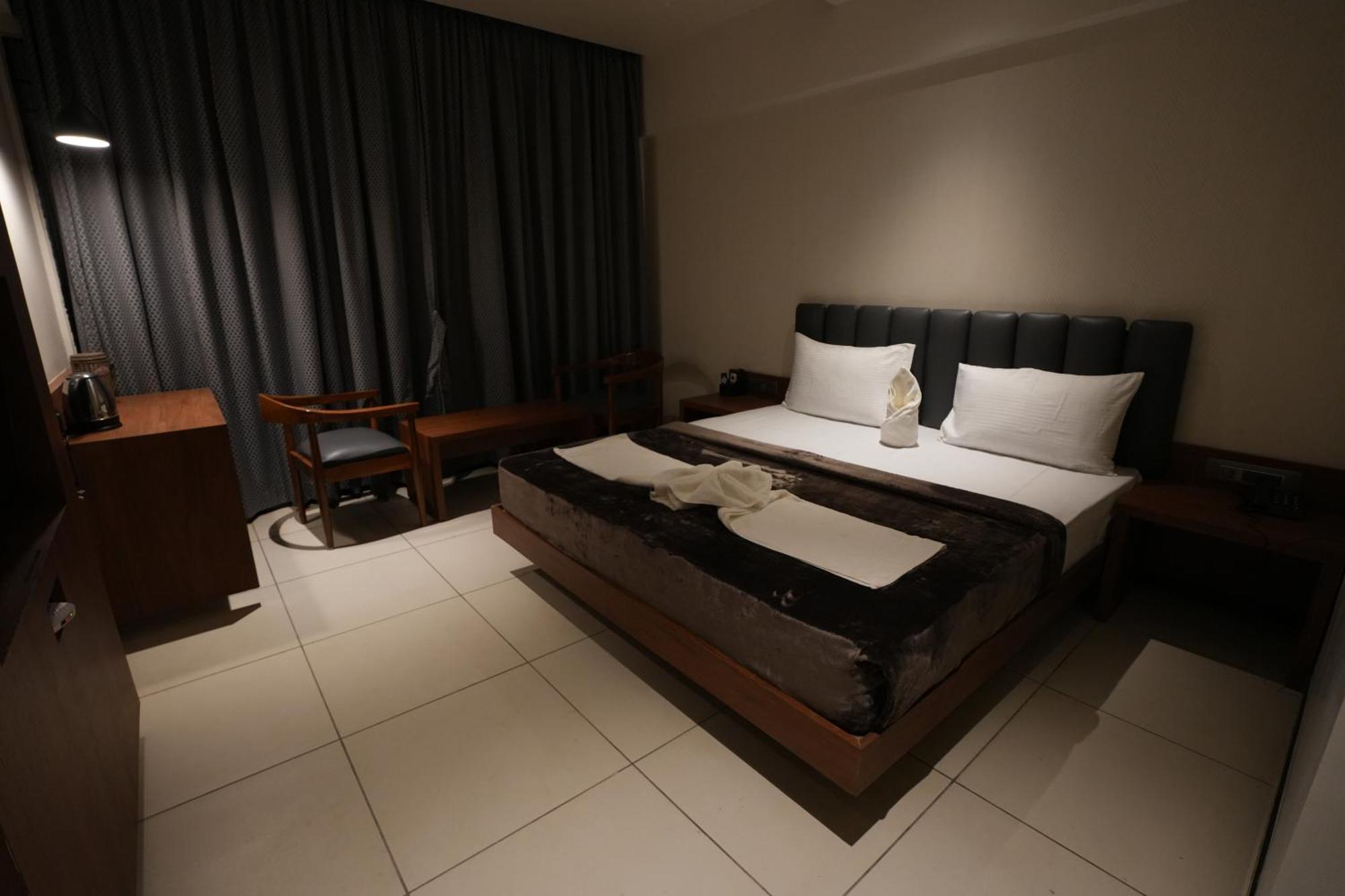 Hotel Swathi Hospet Exterior photo